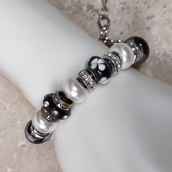 Bella Perlina Charm Bracelet - Picture 6 of 11